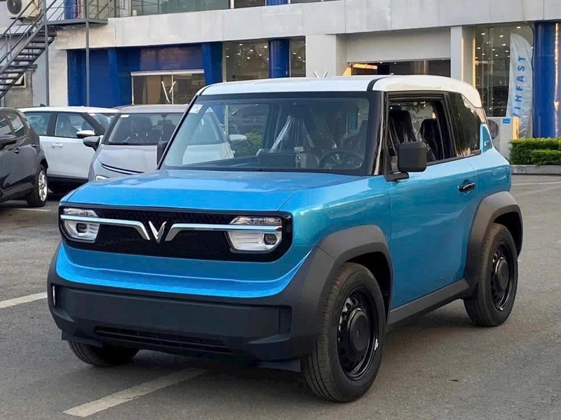 xe-vinfast-vf3-mau-xanh-duong-noc-trang