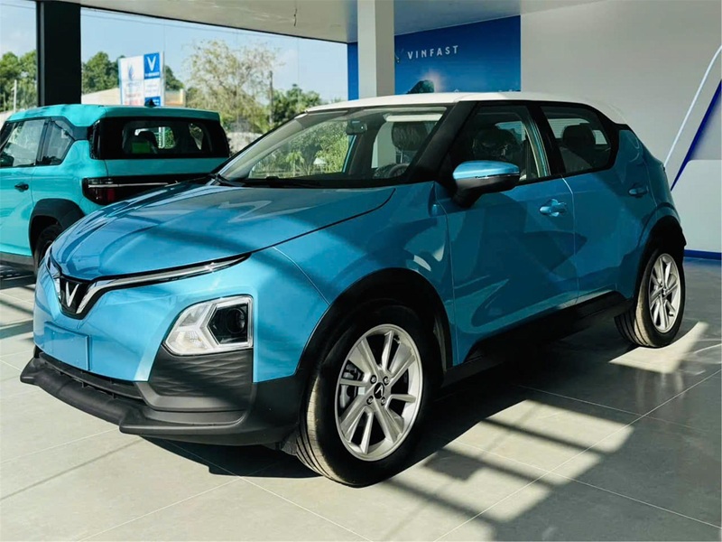 xe-vinfast-vf5-plus-mau-xanh-duong-noc-trang-