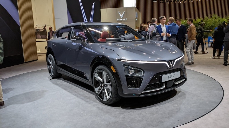 xe-vinfast-vf7-plus-mau-xam