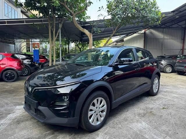 xe-vinfast-vf6-eco-mau-den