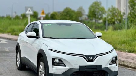 xe-vinfast-vf6-eco-mau-trang