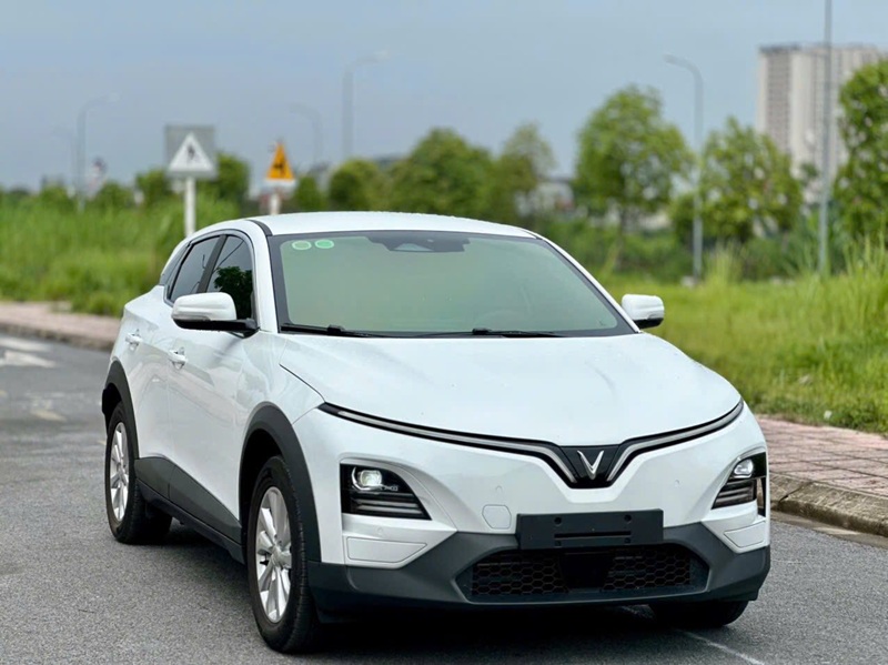 xe-vinfast-vf6-eco-mau-trang